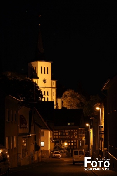 Kirche in Niederbrechen bei Nacht